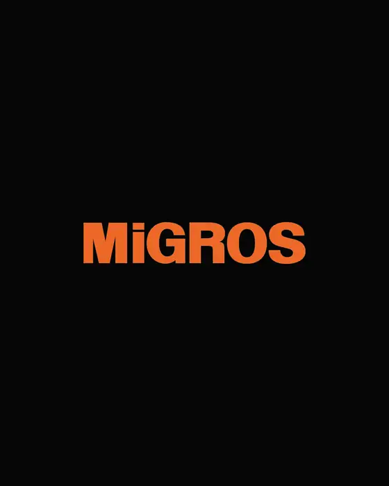 Siyah zemin üzerinde Migros logosu