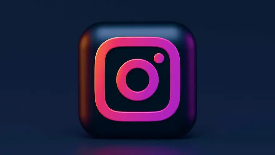 Lacivert zemin üzerinde üç boyutlu Instagram logosu